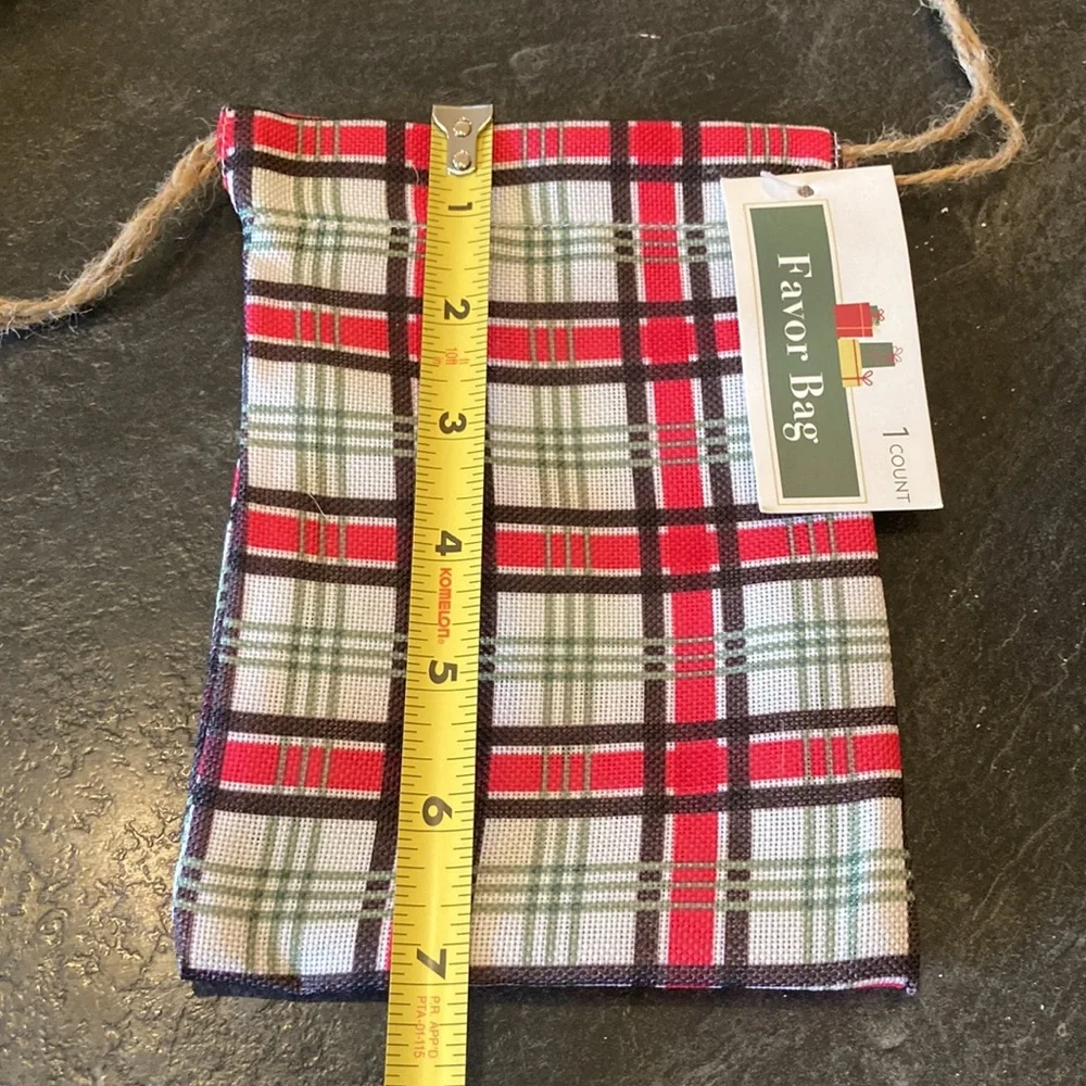 25 Favor Gift Drawstring Party bags - red green black plaid - NWT